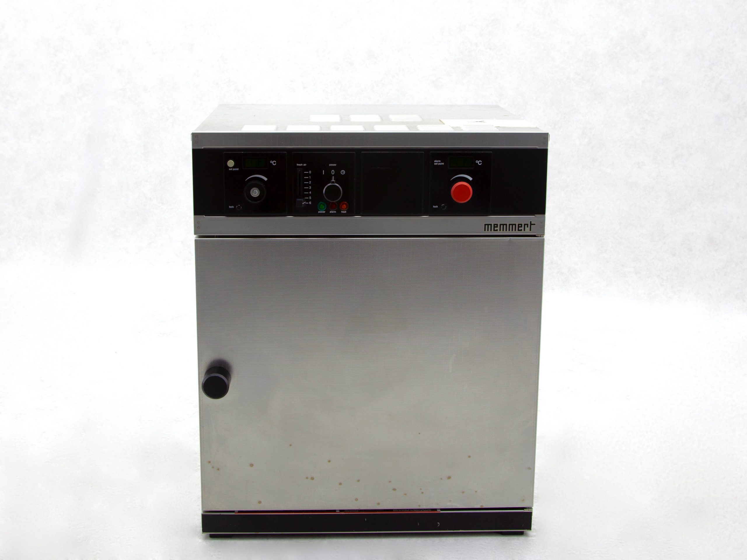5893 Memmert ULE 400 Oven 01