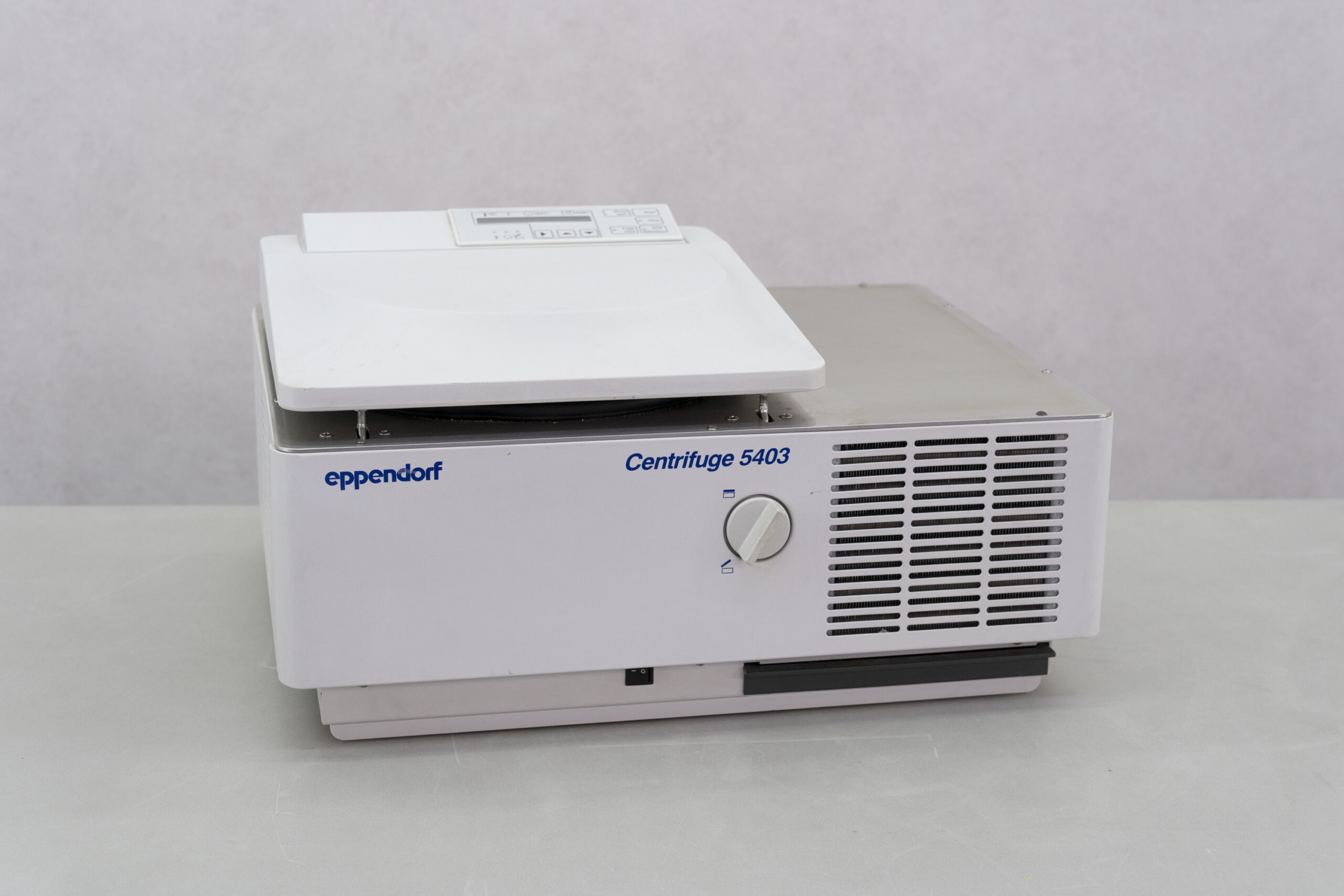 6456 Eppendorf 5403 Centrifuge 01